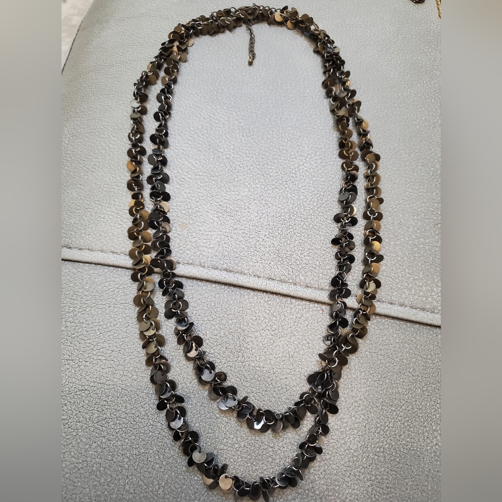 Small disc necklace